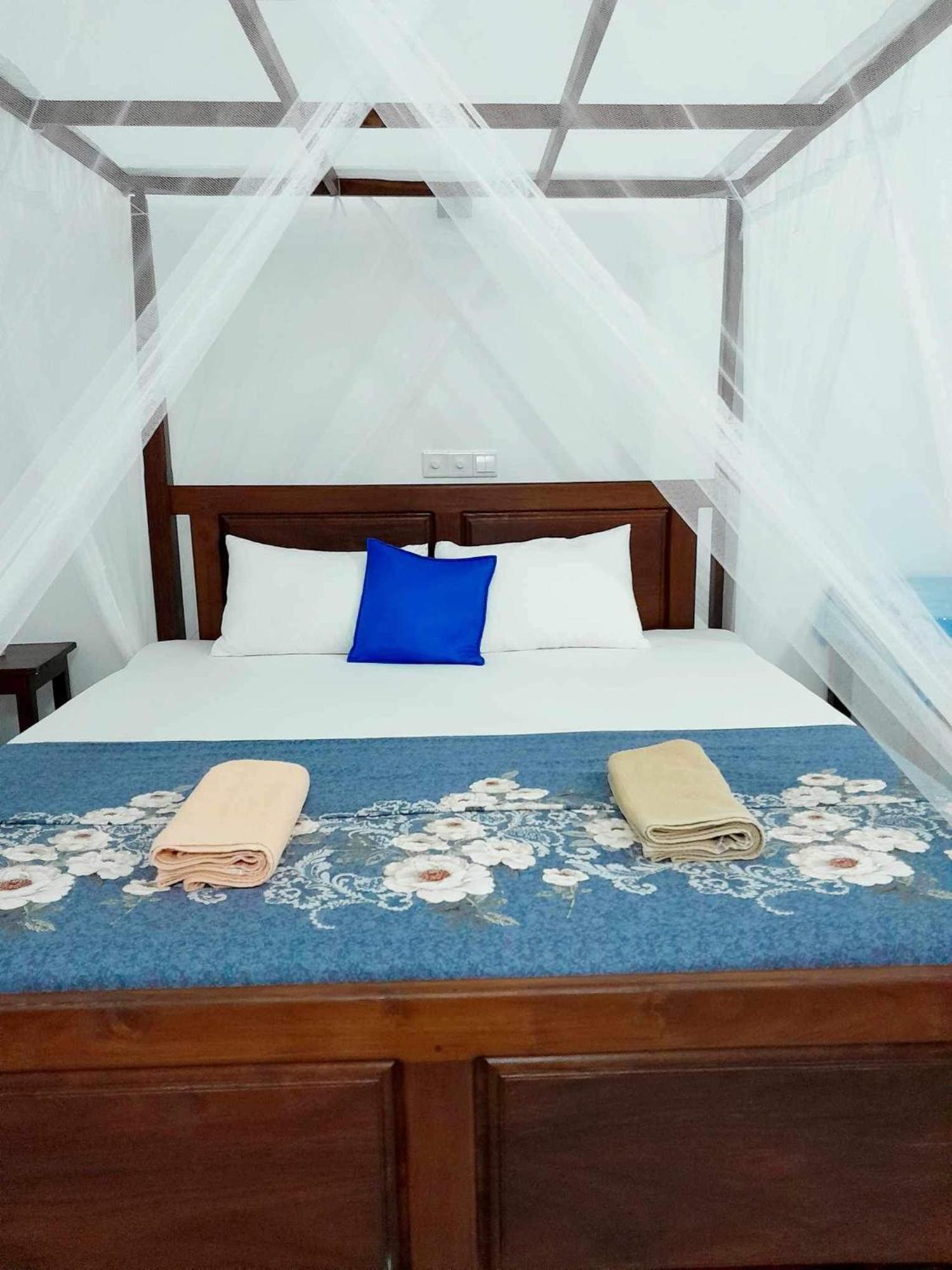 Sakura Calm Rest Bed & Breakfast Mirissa Bagian luar foto