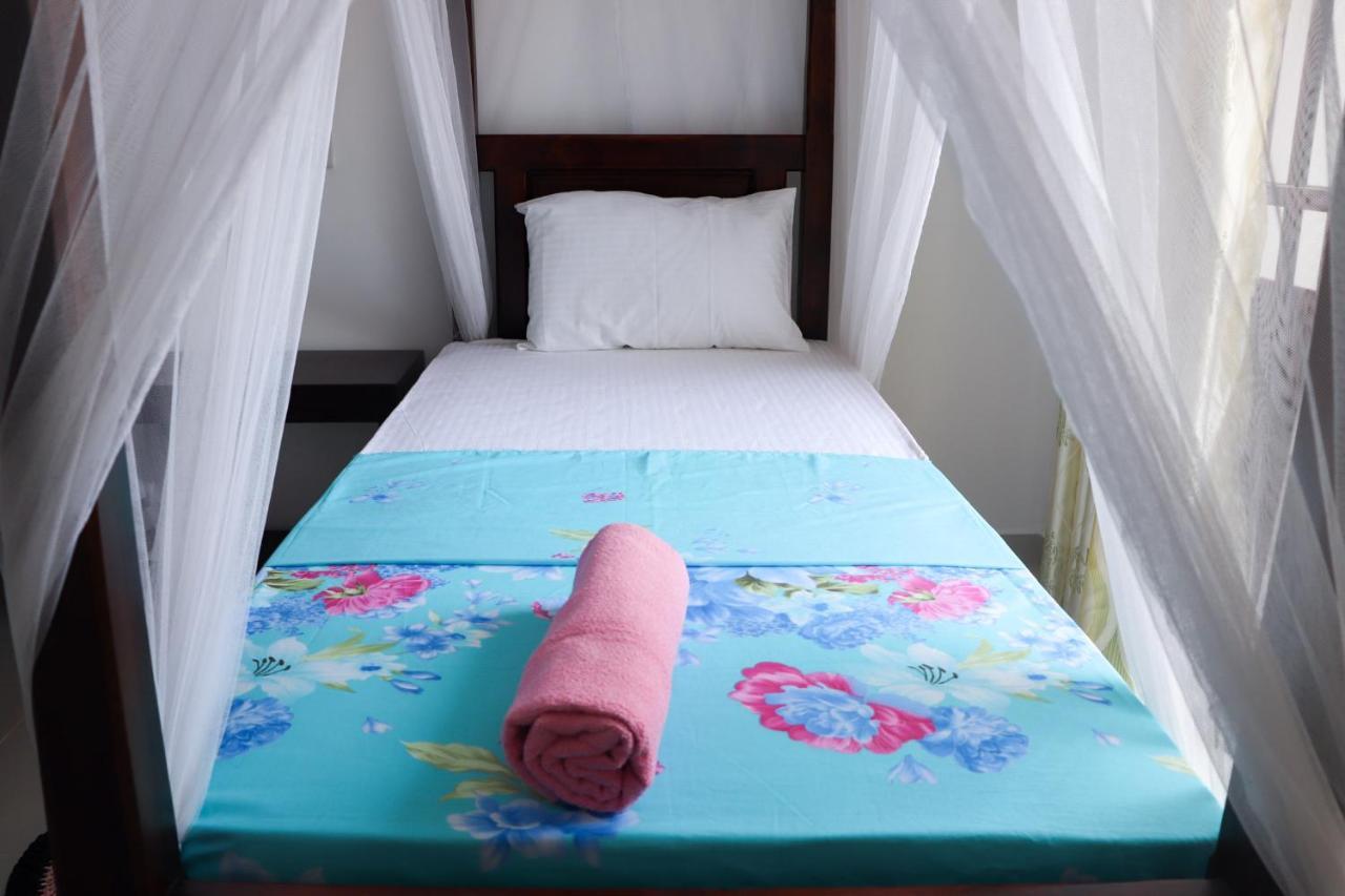 Sakura Calm Rest Bed & Breakfast Mirissa Bagian luar foto