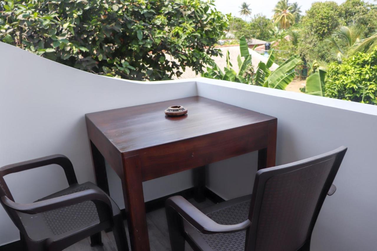 Sakura Calm Rest Bed & Breakfast Mirissa Bagian luar foto